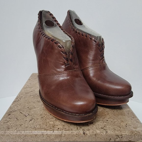 New in box - UGG Jamison Size 7.5 Chocolate - Picture 1 of 6